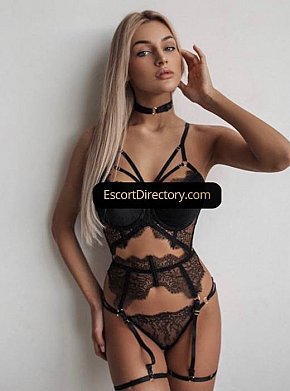 Deria escort in 