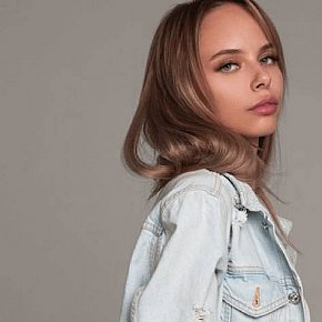 Madisom Fitness Girl escort in Paris offers Sărut Franţuzesc services
