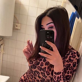 Narmin Studentessa Al College escort in Baku offers Sesso Anale services