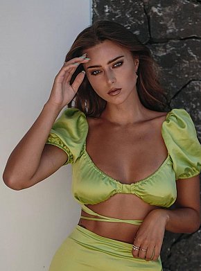 BINKE Großer Hintern escort in Paris offers Handjob services