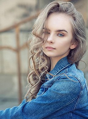 SINA Posterior Mare escort in Paris offers 69 services