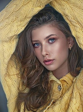BETTINA Studentessa Al College escort in Paris offers Massaggio erotico services