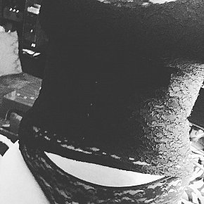 Inner-City-Relaxation escort in Melbourne offers Handjob services