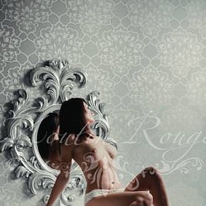 Marina escort in Kiev offers Erotische Massage services