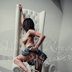 Marina escort in Kiev offers Erotische Massage services