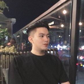 Discreet_174cm_B escort in Manila offers Garganta Profunda services