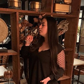 Ahlam Superpeituda escort in Paris offers sexo oral com preservativo services