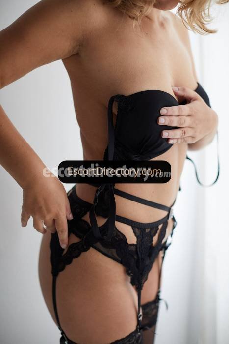 Julia-Charming Vip Escort escort in  offers Sentar na cara services