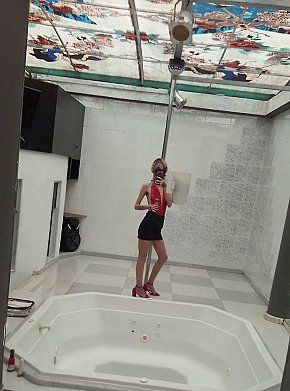 Veloira escort in São Paulo offers Handjob services