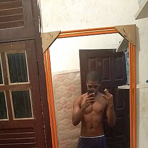 Dominador-sexual escort in Salvador offers Posición 69 services