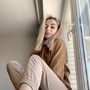 Hannah Entièrement Naturelle escort in Cannes offers Branlette services