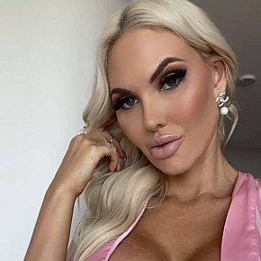 Holly-Harper escort in Paris offers Girlfriend Experience (GFE) services