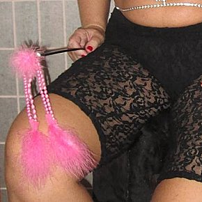 Tantra-Baronesse Matura escort in Wien offers Massaggio erotico services
