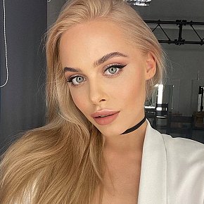 AMARI Ragazza Fitness escort in Paris offers Girlfriend Experience (GFE) services