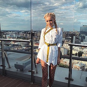 AMARI Ragazza Fitness escort in Paris offers Girlfriend Experience (GFE) services