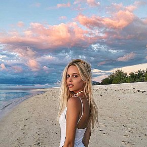 AMARI Ragazza Fitness escort in Paris offers Girlfriend Experience (GFE) services