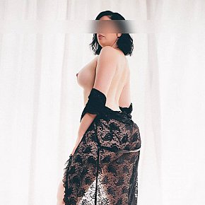 GloriaMassage escort in Wien offers Ganzkörpermassage services