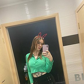 Zoey Entièrement Naturelle escort in Hong Kong offers Branlette services