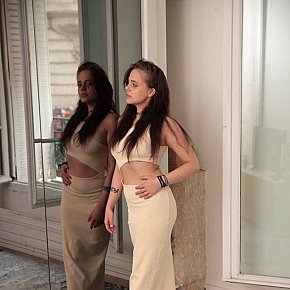 ANGIE College Girl
 escort in Paris offers Kissing if good chemistry services