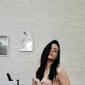 ANGIE College Girl
 escort in Paris offers Kissing if good chemistry services