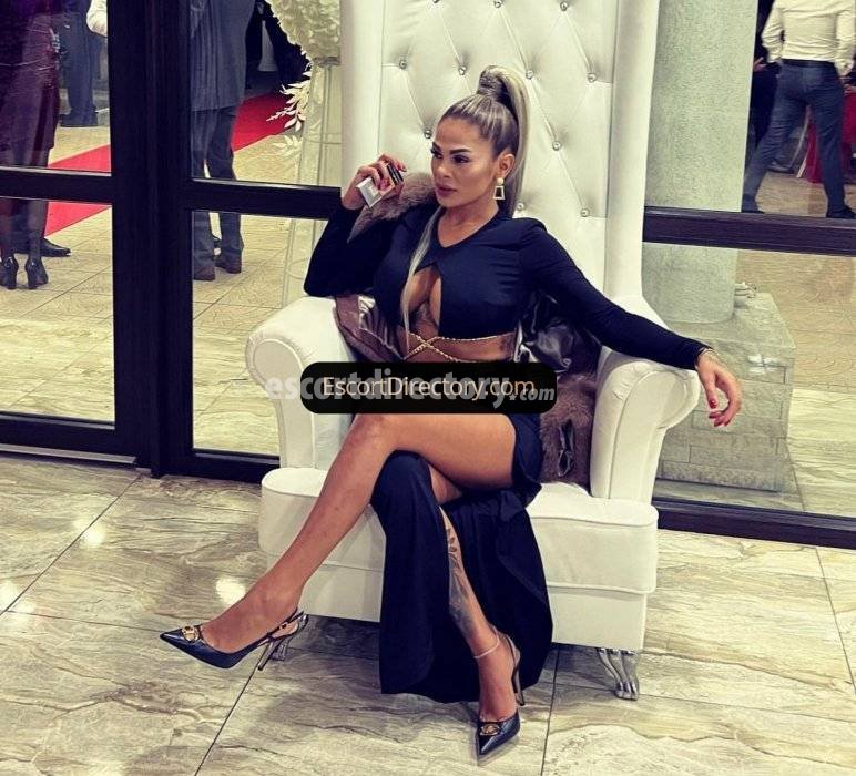 Giulia escort in Zurich offers Dirtytalk services