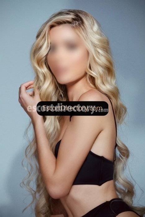 Victoria escort in  offers DUO services