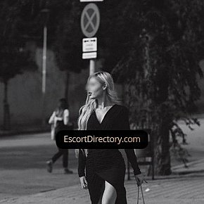 Victoria escort in  offers DUO services