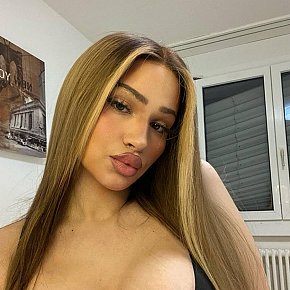 huldesexy escort in Dubai offers Masturbazione services