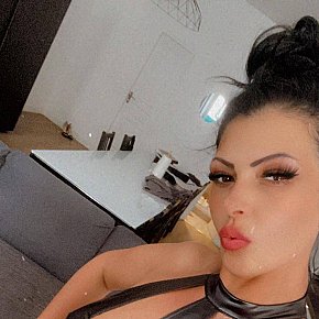 Laura Musculada
 escort in Paris offers Masaje erótico
 services