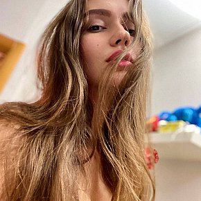 Pola_Model Ragazza Fitness escort in Paris offers Pompino con preservativo services