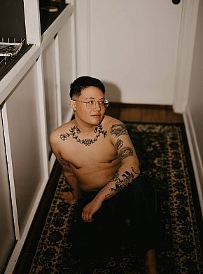 Castle-Frank escort in Toronto offers Intimmassage services