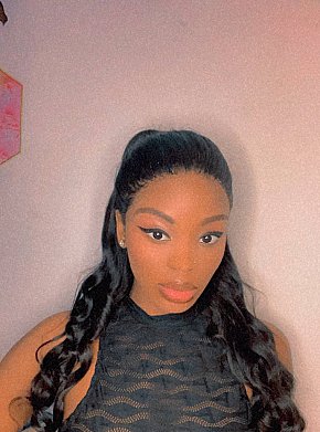 Vee Mûre escort in Dubai