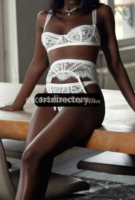 Luna escort in Brussels offers Submisso/Escravo (leve) services