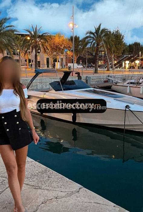 Laura escort in Prague offers Venida en el cuerpo (COB)
 services