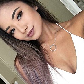 krizza Colegiala escort in Manila offers Experiencia de Novia (GFE)
 services