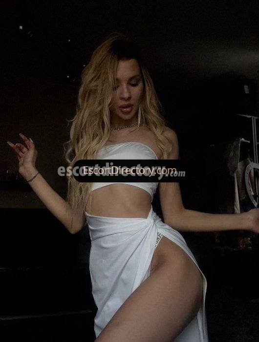 Natasha escort in  offers In den Mund spritzen services