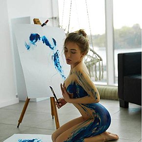 Alina Sin Operar escort in Paris offers Venida en la boca
 services