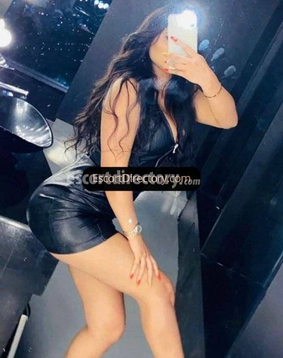 Rawan escort in Istanbul offers Massaggio erotico services