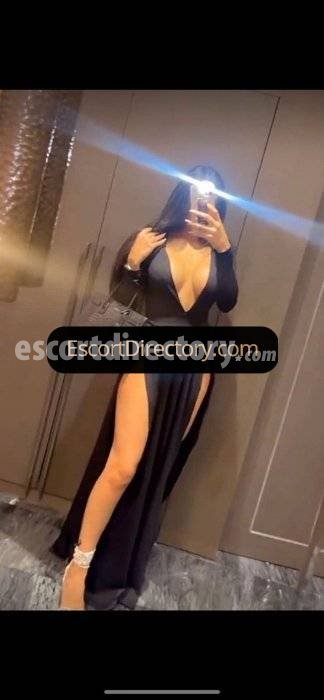 Rawan escort in Istanbul offers Massaggio erotico services