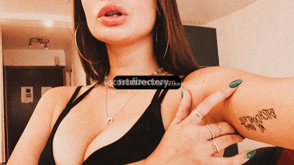 Sasha escort in Tokyo offers Fingering services