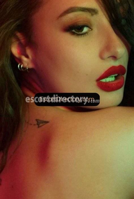 Sasha escort in Tokyo offers Fingering services
