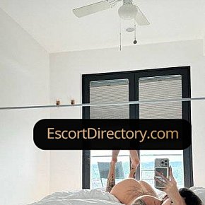 Less Vip Escort escort in Paris offers Fingering services