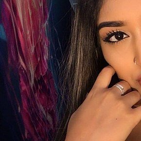 Rekha Model /Ex-model
 escort in Mumbai offers Erotic massage services