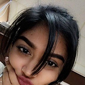 Rekha Model /Ex-model
 escort in Mumbai offers Erotic massage services