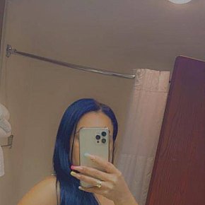 Karen escort in Paris offers Kissing services