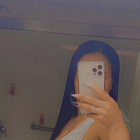 Karen escort in Paris offers Kissing services
