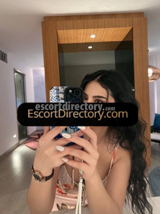 Linda escort in Muscat offers Masturbar
 services