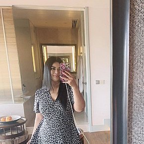 Honey escort in Phuket offers Massaggio erotico services
