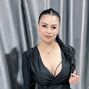 Honey escort in Phuket offers Massaggio erotico services