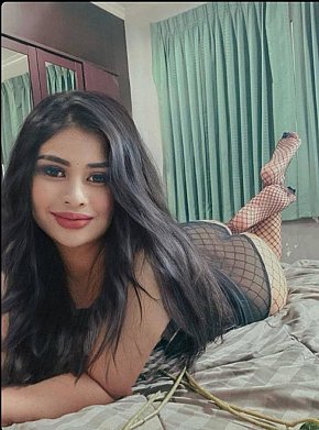 Honey escort in Phuket offers Massaggio erotico services